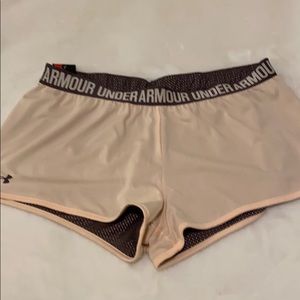🌺 New with tags Under Armaur Reversible short